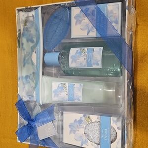 Freesia Garden Scents 7 PC Bath Set - NIB